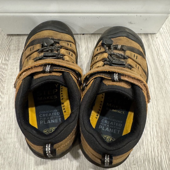 Kids keen size 12 running shoes - Picture 4 of 6